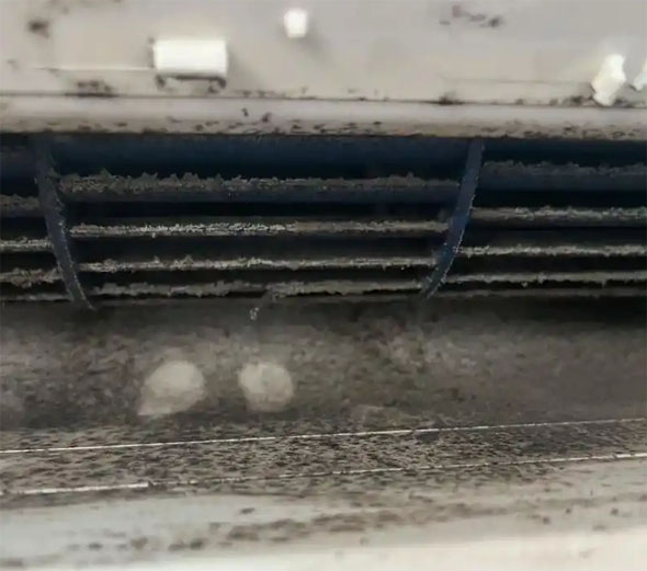 四川空调吹的风有股烧焦味是怎么回事